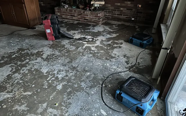 Storm & Flood Cleanup in Cloverleaf, Texas